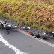 Neznámý cyklista skončil po střetu s autem v bezvědomí - Aktualizováno