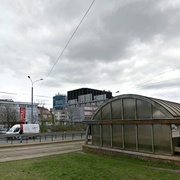 4. srpna srazil v tramvaji u Hlavního nádraží neznámý muž babičku
