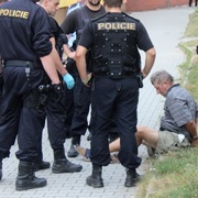 Slovák Faško nožem napadl tři revizory