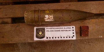 Ve škole byl nalezen dělostřelecký granát