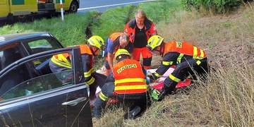 Řidička skončila s autem v příkopu