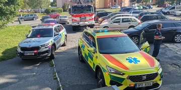 Žena pád z okna nepřežila