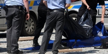 Nález mrtvého muže, zřejmě se upil k smrti