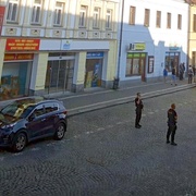 Muž vyhrožoval chodcům pobodáním na místě, kde o den dříve došlo k pokusu vraždy