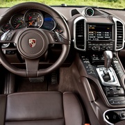 Z Porsche mi šlohli kus výfuku!