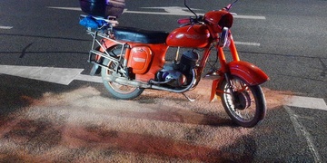 Smutné ráno pro majitele historického motocyklu