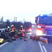 Při střetu čtyř vozů byli zraněni čtyři lidé včetně miminka