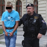 POKUS O ZNÁSILNĚNÍ V TACHOVSKÉ ULICI