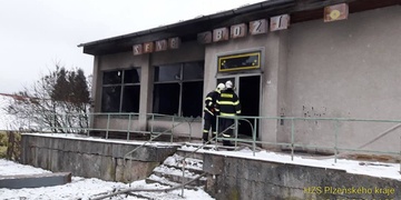 Hrající si děti vypálily bývalou prodejnu