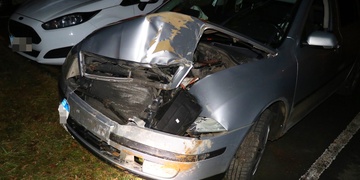 Opilý řidič naboural opilou řidičku a prchající svědek si vymkl kotník