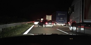 Kamion zablokoval dálnici na Německo