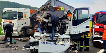 Při nehodě na dálnici zemřela žena