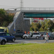Na Jateční byla hned dvojitá dopravní nehoda