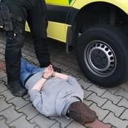 V Plzni opilec napadl a zranil záchranáře