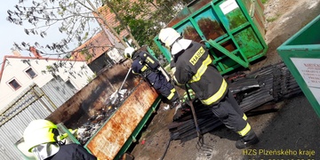 Kontejner někdo zřejmě zapálil