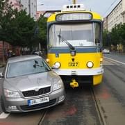 Střet auta s tramvají