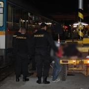 Opilý útočník zbil lidi ve vlaku a dobýval se i na strojvedoucího