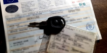 Místo Peugeotu zbyly ženě oči pro pláč