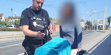 Žena do města vyrazila s kočárkem a téměř třemi promile
