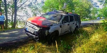 V boji s plameny dnes hasiči přišli o auto – shořel velitelský vůz