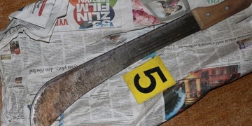 Vyčetl jim neslušnost k dívce, tak ho posekali mačetou