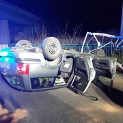 Ohrozil policistu a při pronásledování se s autem převrátil