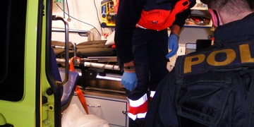 Při zásahu v Sulkově byl napaden a zraněn policista