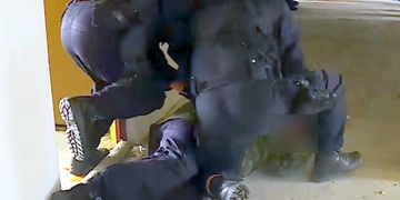 Ženu zbít zvládl, u policistů ale tvrdě narazil