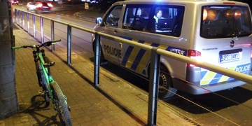 Střet tramvaje se sedmnáctiletým cyklistou