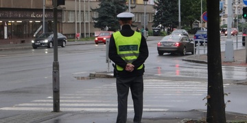 Opravdu velikou přemíru alkoholu řešila policie v Plzni i Plané