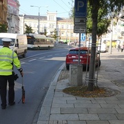 Střet auta s chodkyní na Americké třídě