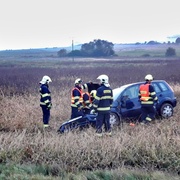 Auto skončilo mimo silnici