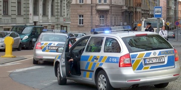 Kýchnutí, zakopnutí, nehody a zmatek dnes ráno