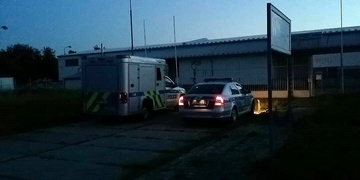 Ruku muži zřejmě usekl balící stroj