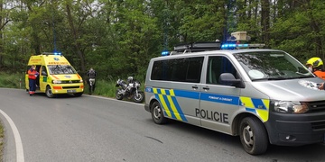 Motorkář nezvládl zatáčku