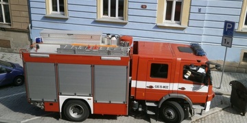 Všechny záchranné složky vyjely na pomoc seniorce v nouzi