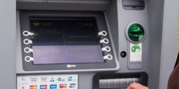 Bankomat vyplácel dvojnásobek