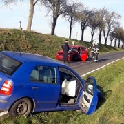 Seniorka bourala při předjíždění jezdkyně na koni