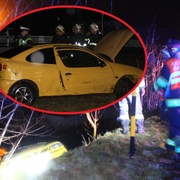 V řece bylo nalezeno vozidlo na střeše. Řidič byl později nalezen v pořádku.