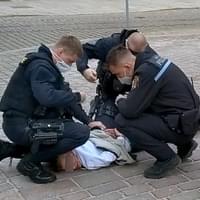Těžce opilá žena řádila na náměstí Republiky