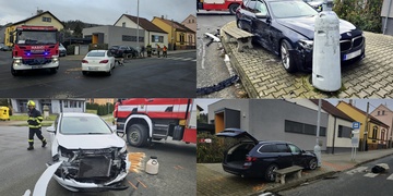 Auto po střetu skončilo na chodníku
