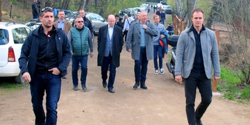 Májka v obležení tajných policistů