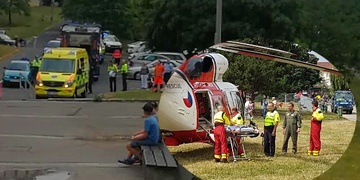 Muž spadl pod popelářský vůz a ten ho přejel