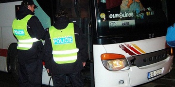 „Nelidské chování policie! Policajti se zdejchli…!“ – udělejte si názor sami