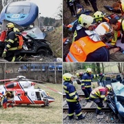 Vlak auto doslova smetl a vrak před sebou tlačil více než sto metrů