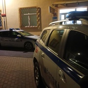 Útočník nejprve brutálně zbil a následně oloupil třiašedesátiletého muže