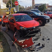 Nehoda u hlavní pošty částečně blokuje směr Lochotín