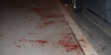 Šestnáctiletý s jednadvacetiletým zbili oběť do bezvědomí