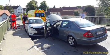 Čelní střet na mostě