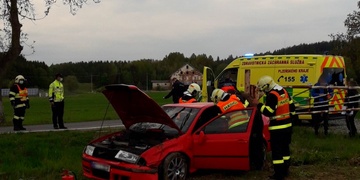 Auto vyletělo ze silnice